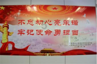 王岳伦咖啡厅被偶遇，打扮时髦又胖了，王诗龄越来越像爸爸！